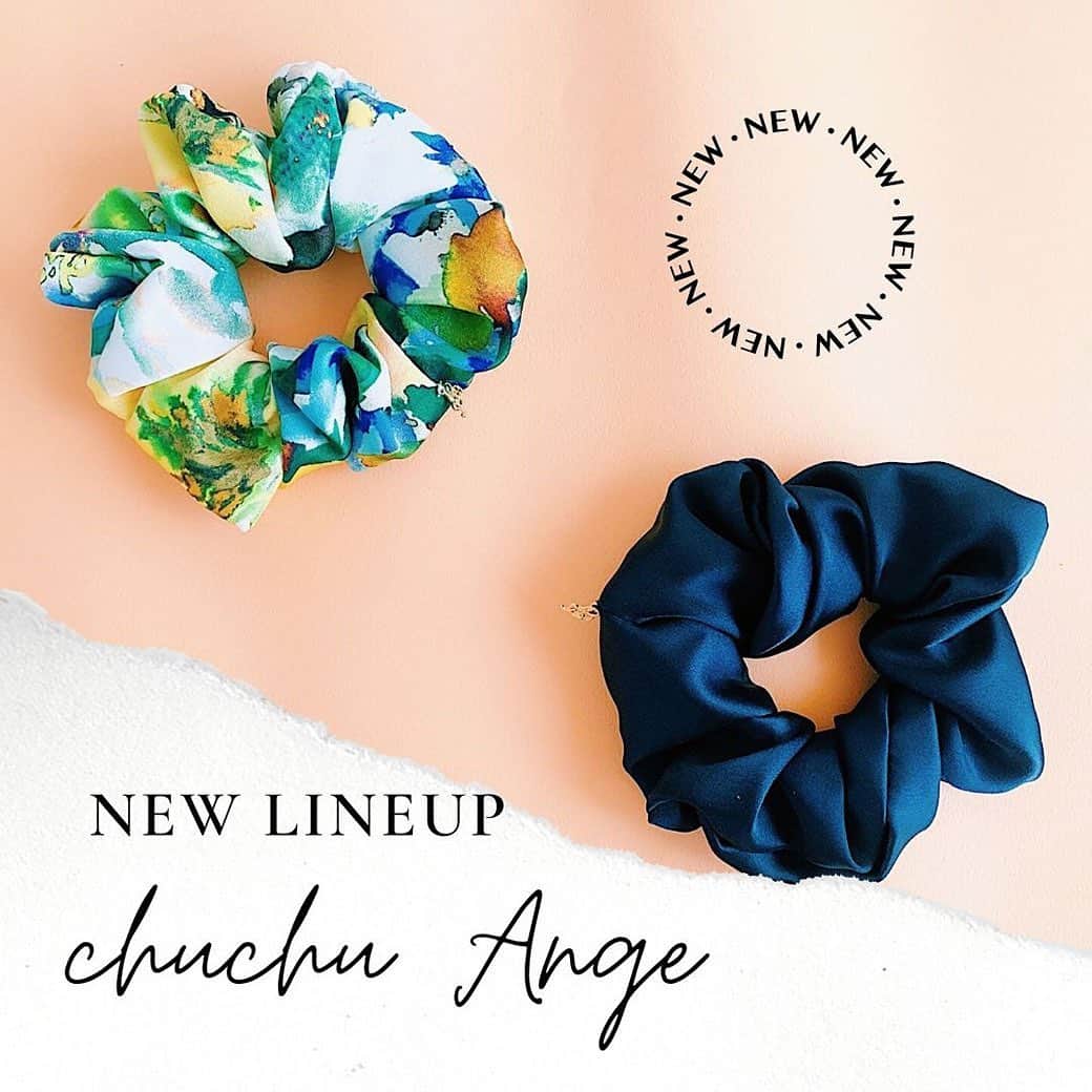 AngeBloomのインスタグラム：「NEW arrival✨ ・ サクッとしばるだけなのに、それだけでおしゃれに👏💕 ・ ベーシックなシュシュだけど、シュシュこそ、ボリューム感って大事なんですよね？ ・ 小さすぎると物足りないし大きすぎても…🤔💦 ・ ちょうどいいを叶えた使いやすいシュシュです🎀数に限りがあるので、お早めに🙌💦 ・ @angebloom_official  #アンジェブルーム #ange bloom #シュシュアレンジ #夏ヘアアレンジ #おうちヘアアレンジ  #マスクヘア」