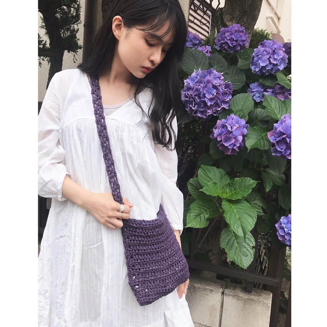 名和風歌さんのインスタグラム写真 - (名和風歌Instagram)「さくっと編んだスクエアポシェット ちょっとその辺に、のときに便利🦋 ㅤㅤㅤㅤㅤㅤㅤㅤㅤㅤㅤㅤㅤ #ふうかのてづくり」6月18日 20時39分 - fuuka_nw