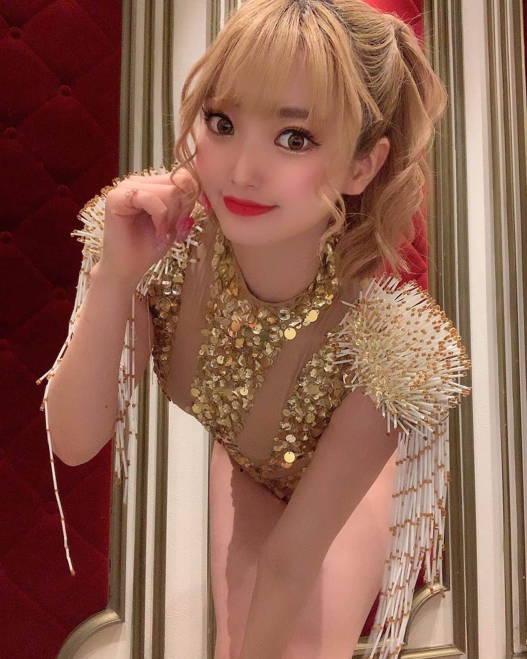 のインスタグラム：「Feel so special☪︎⋆｡˚✩ 君は私の特別っっ . . . . . #burlesquetokyo #バーレスク東京　#スーパーバーレスク #showtite #ショータイム #ダンス #ダンサー #六本木 #歌舞伎町 #ショークラブ #ショーパブ #バーレスク #burlesque #ショー #お尻 #hip #dancer #dance #likeforlikes #nightclub #gogodancer #くびれ #smile #kpop #笑顔 # #アイドル #twice #衣装」