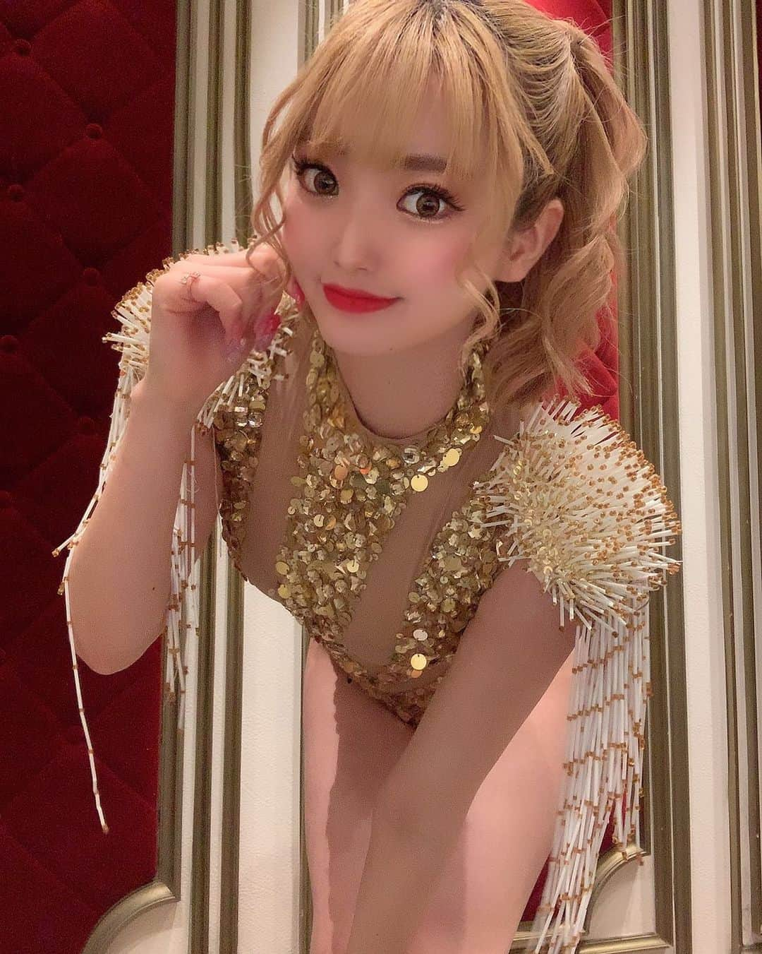 Ribonさんのインスタグラム写真 - (RibonInstagram)「Feel so special☪︎⋆｡˚✩ 君は私の特別っっ . . . . . #burlesquetokyo #バーレスク東京　#スーパーバーレスク #showtite #ショータイム #ダンス #ダンサー #六本木 #歌舞伎町 #ショークラブ #ショーパブ #バーレスク #burlesque #ショー #お尻 #hip #dancer #dance #likeforlikes #nightclub #gogodancer #くびれ #smile #kpop #笑顔 # #アイドル #twice #衣装」6月18日 20時41分 - ribon_burlesque