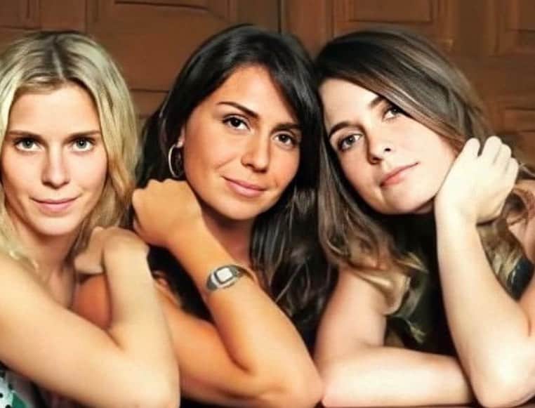 Giovanna Antonelliのインスタグラム：「Ahhhh! Um #tbt d saudade de uma novela q me diverti mto fazendo. Ainda mais cheia de gente  querida 🌹! #trêsirmãs #alma @loracarola @claudiaabreu_atriz #AnaRosa 🥰」