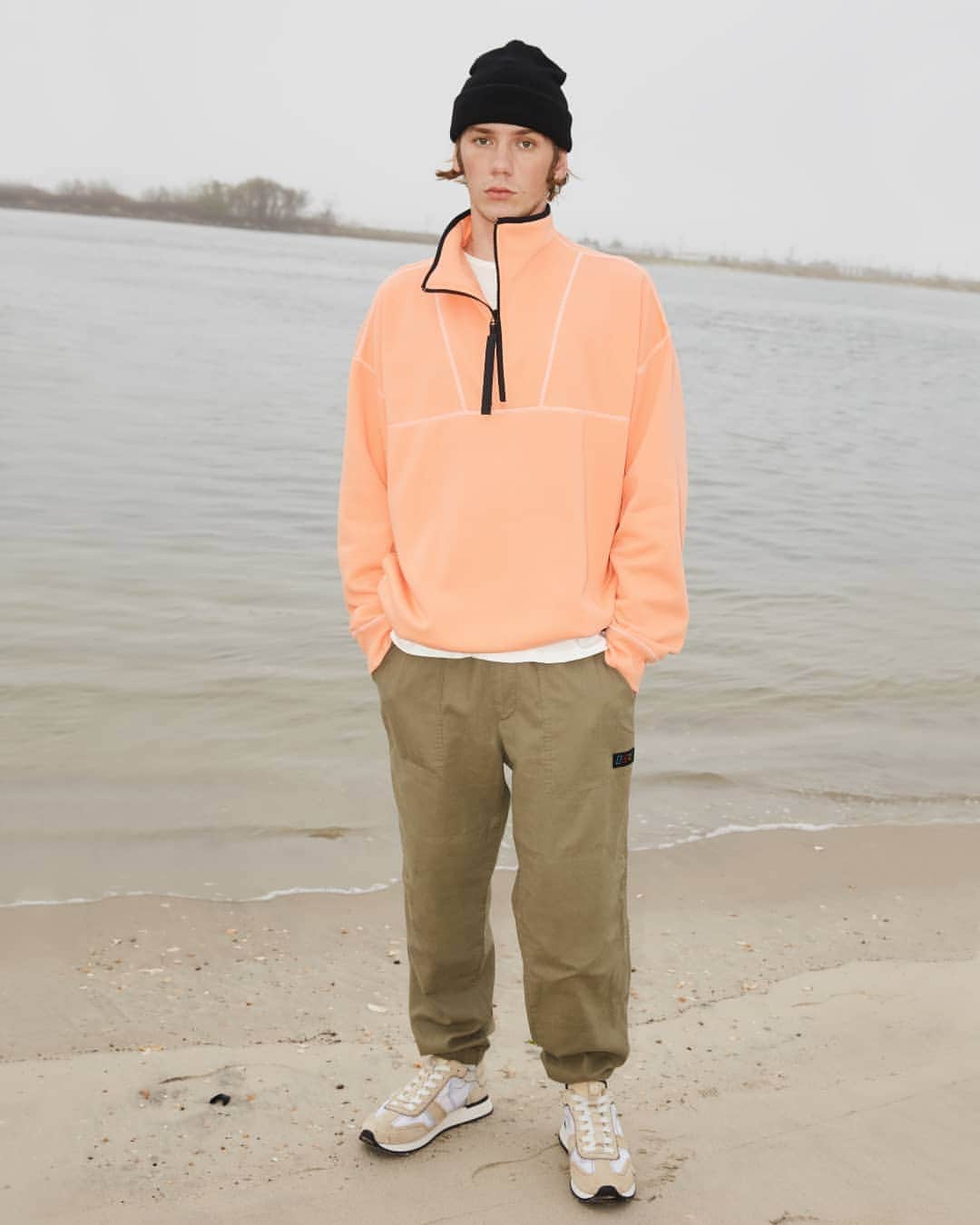 ラグ&ボーンのインスタグラム：「For those cool summer nights, the lightweight Scuba Pullover in sun-faded peach. Online now.」
