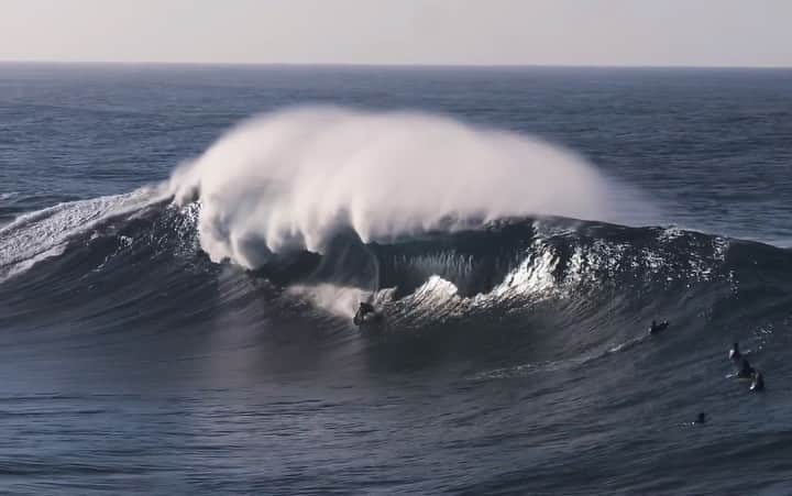 のインスタグラム：「One from @undonefilm -  If you have seen the film you would know that I’ve built up a pretty incredible wipe-out reel for myself haha. This day the stars aligned and it was a big turning point mentally. @undonefilm shows my honest bumpy journey into the world of big waves.... It’s the hard, uncomfortable times that teach us the most about ourselves.  Thanks @scottdennisakawhip for this day and Everyone who’s pushed me along the way.  YOU CAN WATCH THE FILM On Itunes and Vimeo on demand .  Directed by @whereswalle.  Produced by @candidfilmsau @emily_oconnell . Supported by @billabongwomens @hyundaiaus @garagefilms #leundone -  Clip by @hawk.eye.drones」
