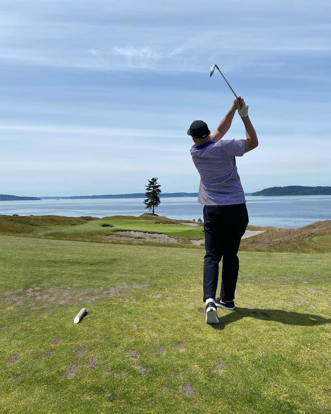 ブレイク・スネルのインスタグラム：「🏌️ ⛳️」