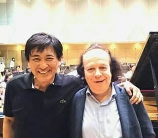 藤岡幸夫さんのインスタグラム写真 - (藤岡幸夫Instagram)「６月２０日(土)のエンターザミュージック(BSテレ東 毎週土曜日 朝８時半～)は鍵盤の魔術師カツァリスでラヴェルのピアノ協奏曲‼️ ファンサイトのブログ更新しました！このアカウントのプロフィールのURLから宜しければ😊  藤岡幸夫の裏アカウント @sachiofujioka では新聞掲載のエッセイ他　雑誌の記事他を御覧になれます😊」6月19日 6時37分 - sachio_fujioka