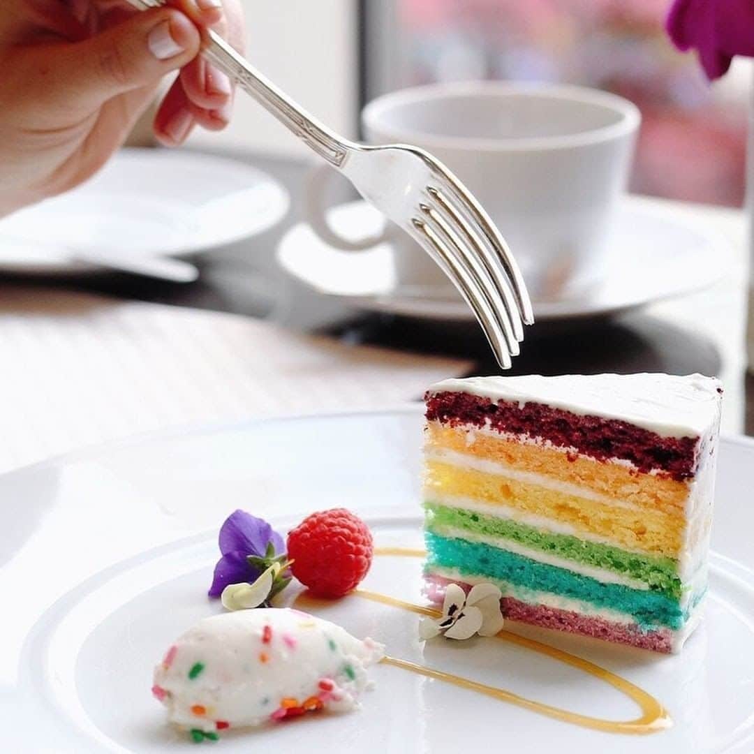 The Peninsula Hotelsさんのインスタグラム写真 - (The Peninsula HotelsInstagram)「Happy #Pride Month from all of us at The @peninsulahotels. We remain committed to supporting our LGBTQIA+ community.⁣」6月19日 7時03分 - peninsulahotels
