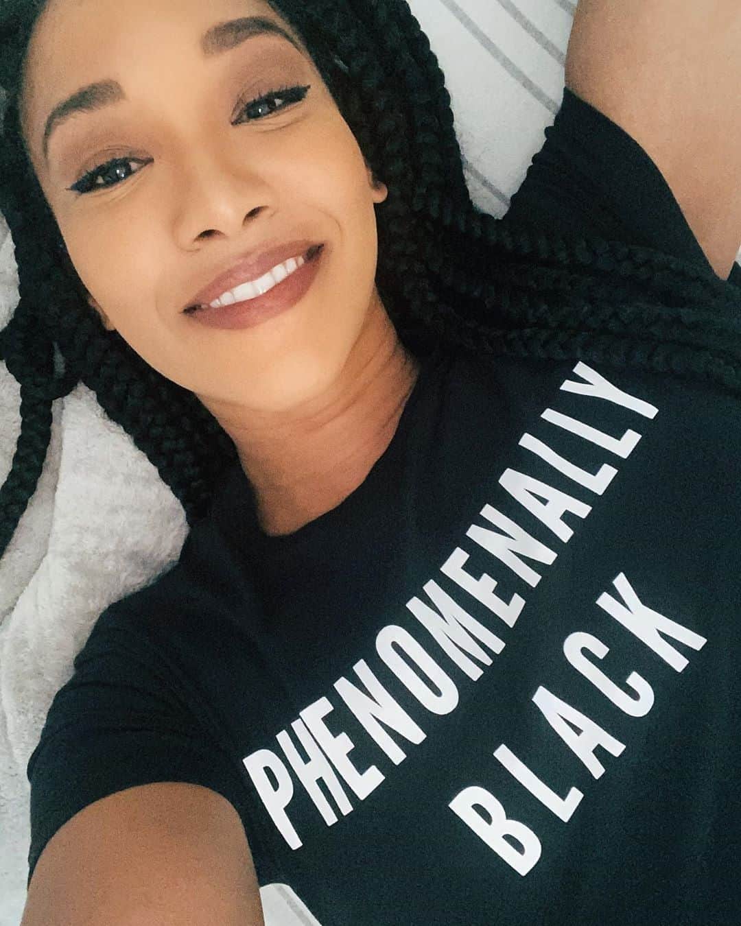 Teen Vogueさんのインスタグラム写真 - (Teen VogueInstagram)「All hail queen @candicepatton!! 👑⚡ Fans are holding The CW accountable for taking a stance against racism years later than they should have — especially considering the years of racist abuse #TheFlash star has faced. Read more at the link in bio.」6月19日 7時01分 - teenvogue