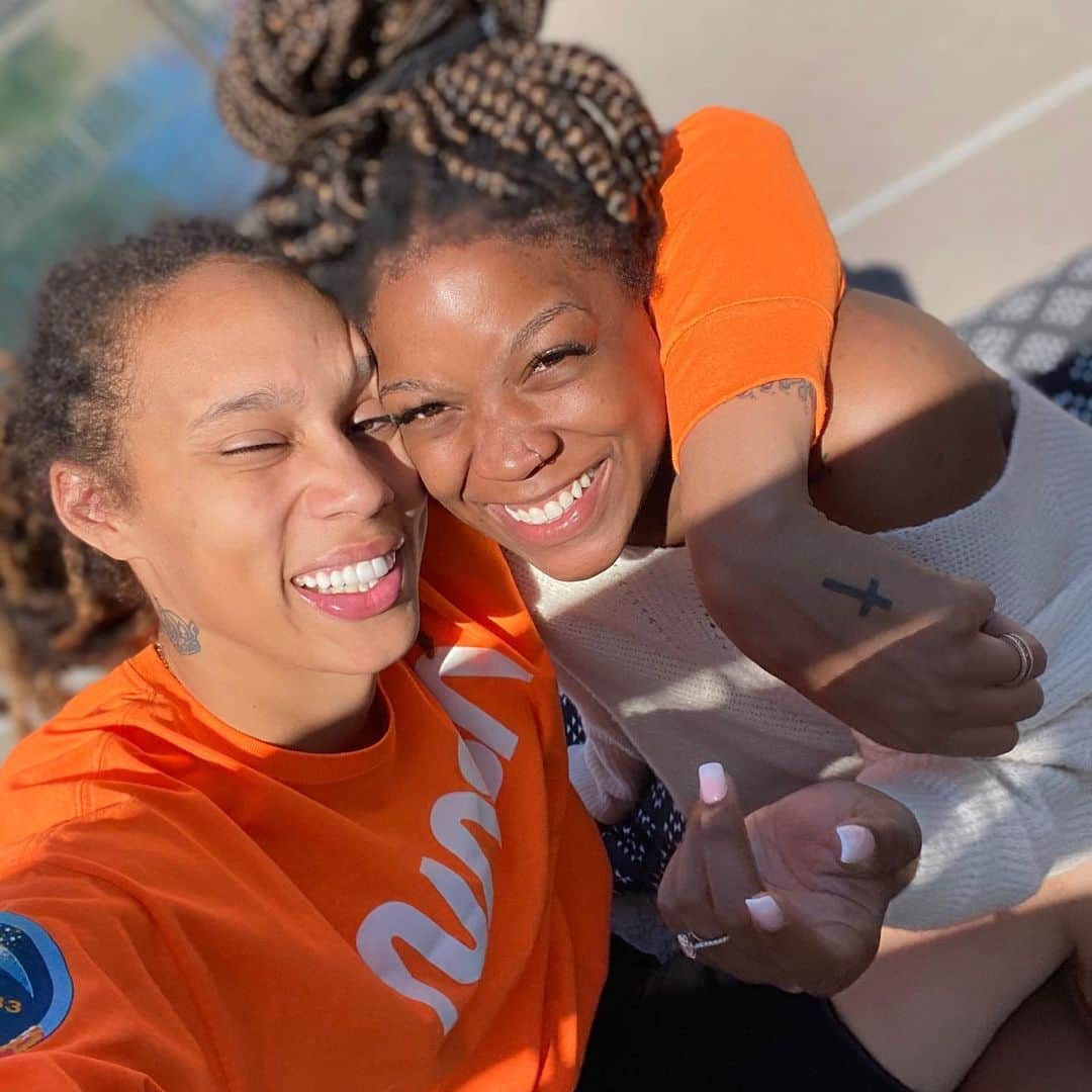 ブリトニー・グリナーのインスタグラム：「I will never forget the day I met you at Baylor in the sub area! You tapped me on my shoulder and told me I took your milkshake (still up for debate lol) and I was immediately blown away at your beauty! You had no idea but I knew you were the one for me baby. You stuck by my side at the lowest and at the highest! Your love never wavered with me at any point if anything it grew and you have showed me how to love and how to be loved! You over the years have also showed me what it takes to Really have a Relationship that takes sacrifices, compassion, understanding, and communication! I have to give you the credit where it’s due! You have opened my eyes to see me for who I truly am! With that being said I love you and I got you baby! Till the end of time my love! You will always be my Proverbs 31 Woman! Happy Anniversary baby and year 3 will be one for the books!」