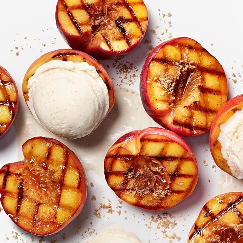 Whole Foods Marketさんのインスタグラム写真 - (Whole Foods MarketInstagram)「Show Dad some love with a flavor-packed summer cookout. From appetizers to desserts (hello, grilled peaches!), head to link in bio to see our ultimate Father’s Day menu.」6月19日 7時07分 - wholefoods