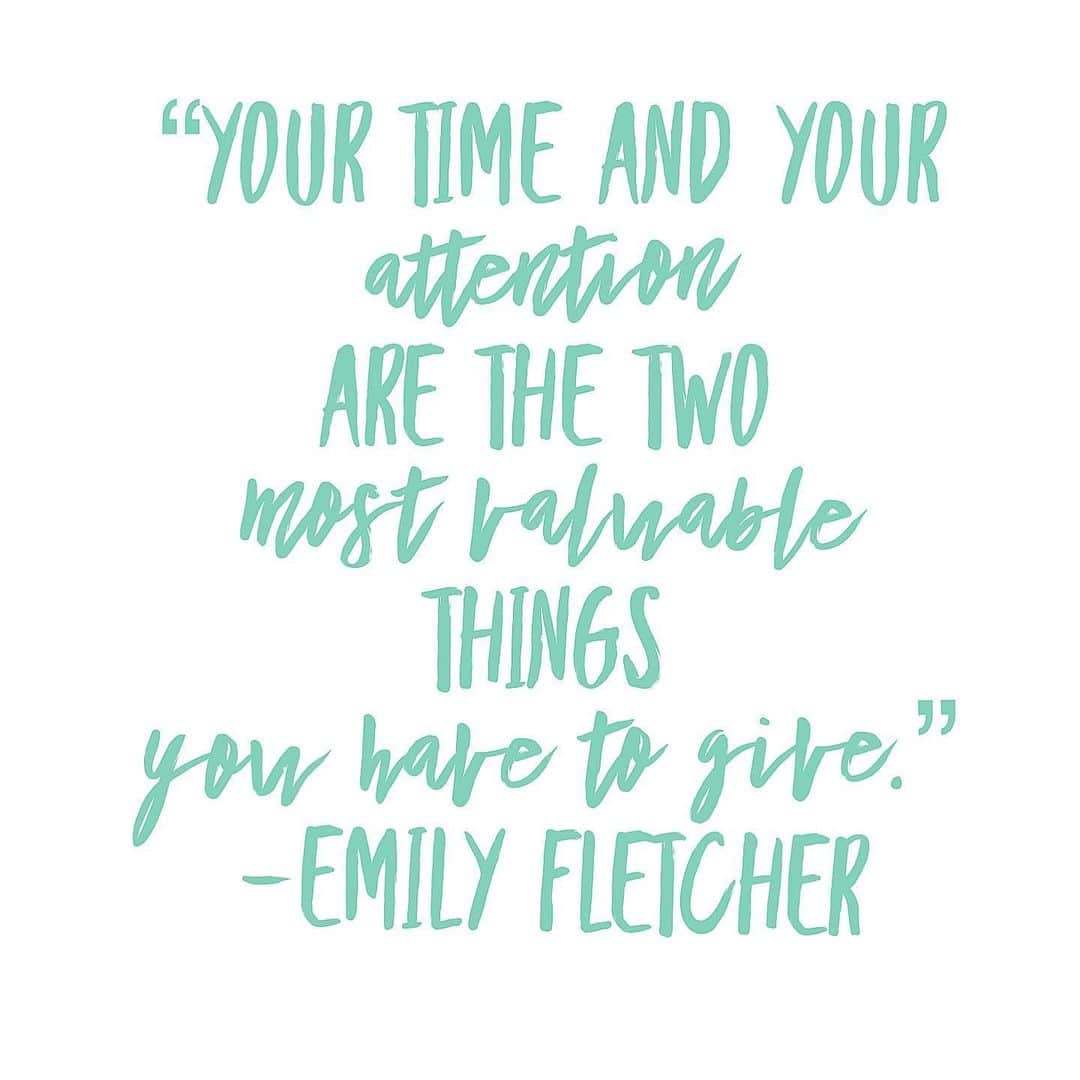 ブリアンナ・ブラウンさんのインスタグラム写真 - (ブリアンナ・ブラウンInstagram)「From Emily Fletcher’s “Stress Less, Accomplish More”. I love this book and the #ZivaMeditation method explained within it 👊🏽💜 I highly recommend! How are you using your time? Is it helping or hurting you?  #bookstoread #meditationpractice #activemeditation #emilyfletcher #thenewhollywood #risehigher #quotestoliveby」6月19日 7時22分 - briannabrownkeen