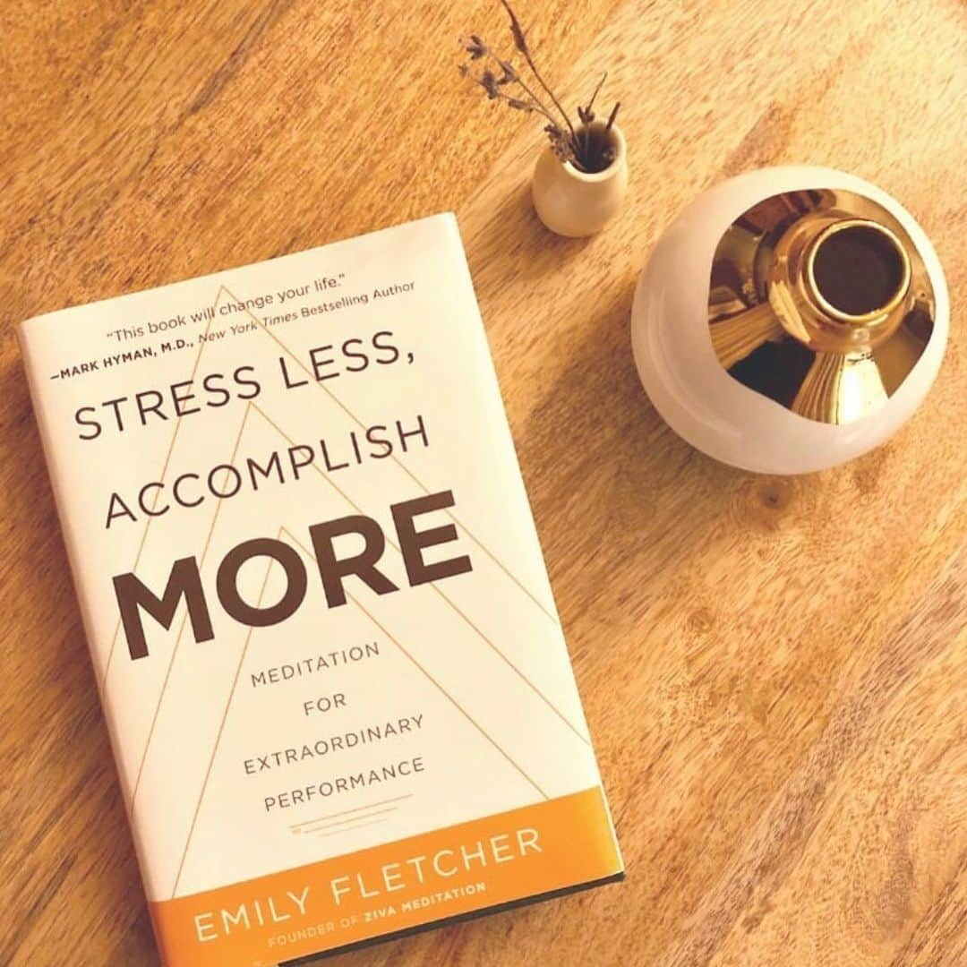 ブリアンナ・ブラウンさんのインスタグラム写真 - (ブリアンナ・ブラウンInstagram)「From Emily Fletcher’s “Stress Less, Accomplish More”. I love this book and the #ZivaMeditation method explained within it 👊🏽💜 I highly recommend! How are you using your time? Is it helping or hurting you?  #bookstoread #meditationpractice #activemeditation #emilyfletcher #thenewhollywood #risehigher #quotestoliveby」6月19日 7時22分 - briannabrownkeen