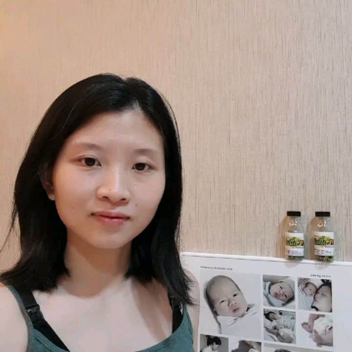 デビー・スサントのインスタグラム：「Buat kalian para ibu yang memberi secara asi ekslusif nih bisa kalian coba @lullabee.by.gaby  bahannya aman kok untuk di konsumsi 👍👌」