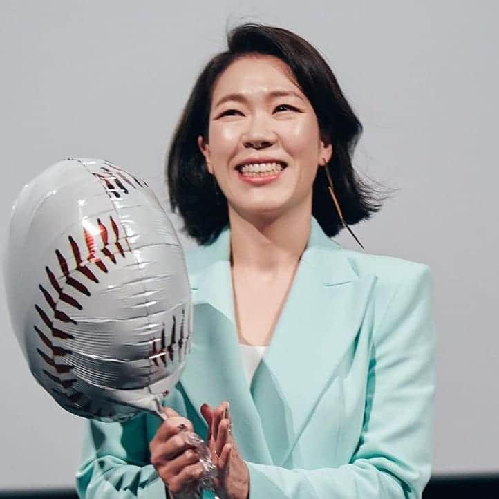 イ・ジュニョクさんのインスタグラム写真 - (イ・ジュニョクInstagram)「Reposted from @acefactory.official ⠀ ⠀ [ACE FACTORY NAVER POST OPEN] ↑코치-야구선수-엄마임 ⠀ 📮 http://naver.me/IDEk6tZN ⠀ 영화 '야구소녀' 절찬상영중🎬 ⠀ #이주영 #leejooyoung #이준혁 #leejunhyuk #염혜란 #yeomhyeran #영화 #야구소녀 #baseballgirl #언론시사회 #비하인드 #주수인 #최진태 #에이스팩토리 #acefactory #ACECUT📸 - #regrann」6月18日 22時43分 - leejunhyukfanpage
