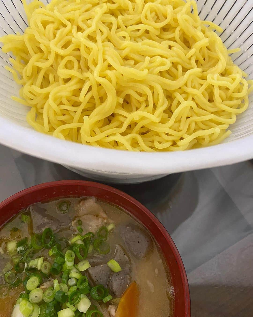 佐藤祐基さんのインスタグラム写真 - (佐藤祐基Instagram)「昨日の豚汁で悶絶つけ麺。 やっぱりこの#自家製辣油 は昇天します…味噌味にとてつもなく合うわ。 正直、今年食べた#つけめん で1番美味いかもしれん… あー振舞いたい。  #おうちごはんlover  #悶絶豚汁昇天辣油つけめん」6月18日 22時48分 - sa_too222