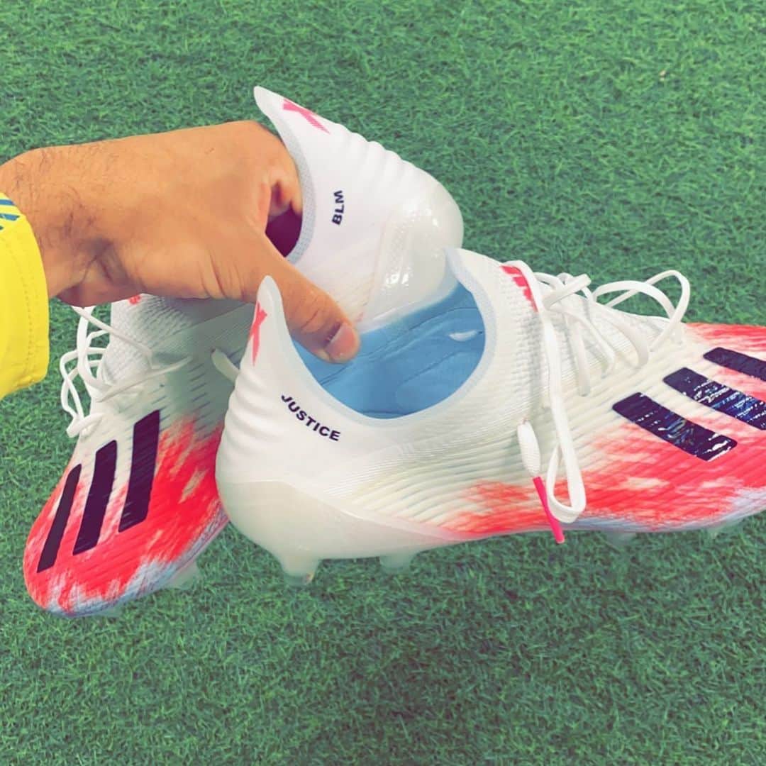 ドミニク・ソランケのインスタグラム：「We can’t stop speaking until there is a big change. #BLM #Justice @adidasfootball 👊🏽✊🏾」