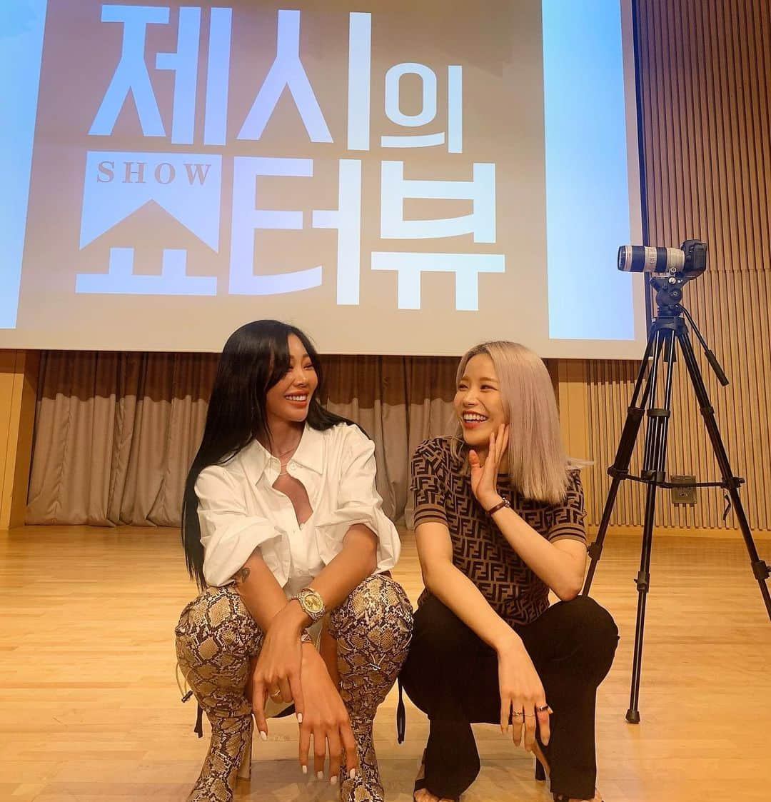 Jessiさんのインスタグラム写真 - (JessiInstagram)「With Babygirl Solar ❤️ Next week on jessi’s shit show! #jessishorterview #제시쇼터뷰 LINK IN BIO‼️」6月18日 23時02分 - jessicah_o