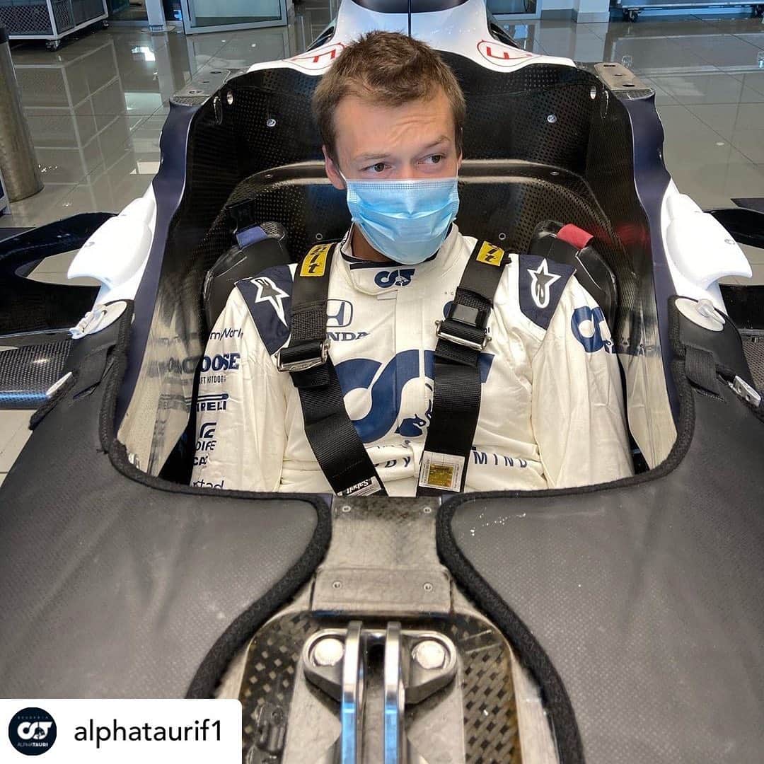 F1さんのインスタグラム写真 - (F1Instagram)「It feels good to be back!  Take a look at what the teams have been up to as they prepare for the start of the season 👀  #F1 #Formula1 @mclaren @georgerussell63 @scuderiaferrari @alphataurif1 @nicholaslatifi」6月18日 22時56分 - f1