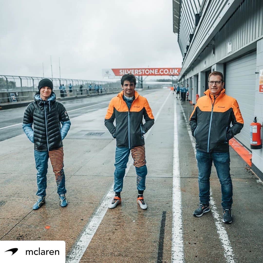 F1さんのインスタグラム写真 - (F1Instagram)「It feels good to be back!  Take a look at what the teams have been up to as they prepare for the start of the season 👀  #F1 #Formula1 @mclaren @georgerussell63 @scuderiaferrari @alphataurif1 @nicholaslatifi」6月18日 22時56分 - f1