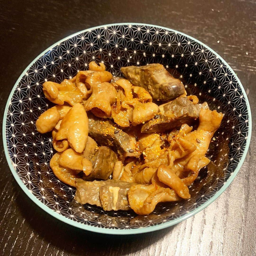 野村良平さんのインスタグラム写真 - (野村良平Instagram)「西成の屋台で食べたモツが食べたくなり ノリで作ってみたら味一緒でウケる 初めて豚の肺を調理してみた まるでコンニャク」6月18日 22時58分 - nomura_ryohei