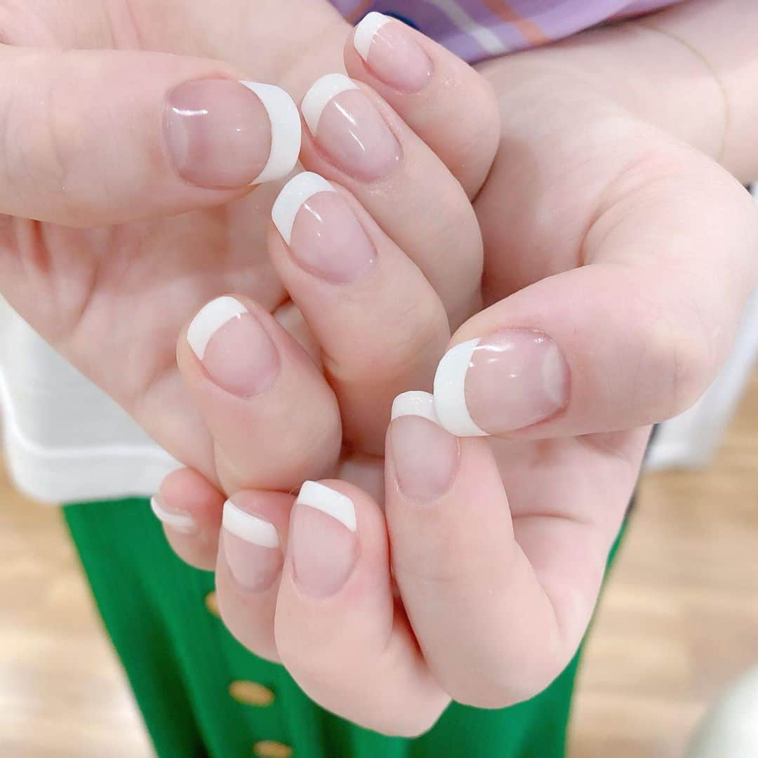 なかやまちえこのインスタグラム：「French nails.⠀ #nail #nails #nailart #ネイル #美甲 #ネイルアート  #japanesenailart #manucure #japanesenails #manicurist #gelnails #أظافر #네일아트 #미용 #vẽmóng #ngườiđẹp  #เพ้นท์เล็บ #искусствоногтя #artedeuñas #เพ้นท์เล็บเจล #ジェルネイルデザイン #ネイルデザイン #senikuku #nagelkunst #フレンチネイル #frenchnails #和楽器バンド #鈴華ゆう子 さん⠀ 施術は @aby_sharenail にて。」