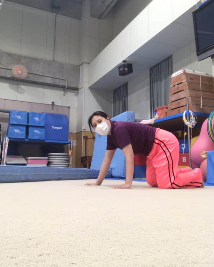 のインスタグラム：「やっと出来た！ まだまだフラフラだけど！  #ヨガ #yoga #dieter #ダイエット #柔軟 #ストレッチ #ボディメイク #体幹 #yogini #バランス #リラックス #yogalove #instayoga #自分磨き #ワークアウト #トレーニング #bodymake #core #継続は力なり #練習 #トレーニング #training #workout #筋トレ ﻿」