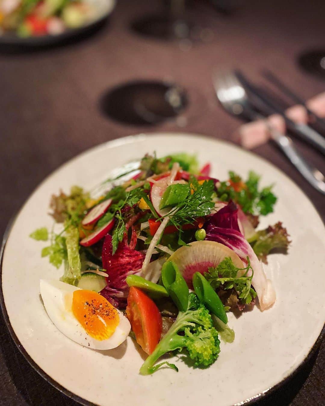 工藤ジェニファー茉侑さんのインスタグラム写真 - (工藤ジェニファー茉侑Instagram)「kissako さんでdinner🍷 サーモンの火入れ完璧で綺麗すぎた🥺💓〆のカレーはもはやカレーじゃなくてソース多めのステーキ🤤🤤笑  最近白ワインも飲むようになって、シャルドネよりソービニヨンブラン派です🙋‍♀️ #kisso ワインにもよりますが1人7000〜10000円くらい💸店の雰囲気良き✔︎予約取りやすい✔︎普段は3:00amまで営業してます🕐  #赤ワイン　#ワイン　#カレー　#深夜営業　#ワインバー　#西麻布　#西麻布バー #wagyu #和牛　#ステーキ　#カツサンド　#肉好きな人と繋がりたい #お肉　#西麻布グルメ　#西麻布　#グルメスタグラム #グルメ好きな人と繋がりたい #グルメ女子 #クラフトビール　#ビール女子 #ワイン好きな人と繋がりたい #赤ワイン　#グルメな人と繋がりたい #foodporn #foodstagram #tokyofoodie #東京グルメ #テイクアウトグルメ #飲食店応援 #wine #winestagram」6月18日 23時33分 - jennifermayu_s