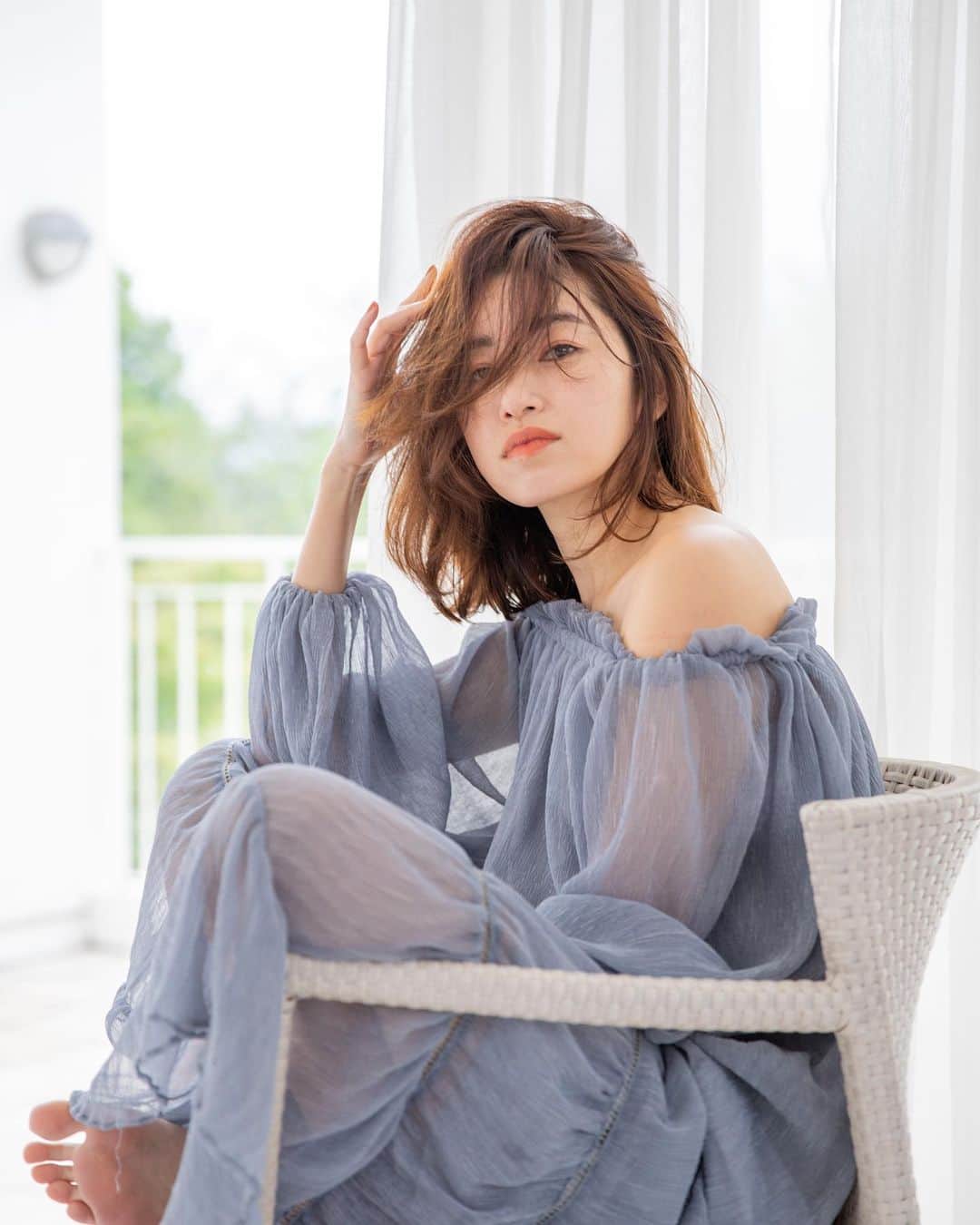 柴田翔平のインスタグラム：「今月号の美STで仁香と一緒にパートナーとのあり方について取材と対談と撮影をさせて頂きました🙇‍♂️ 僕の目線で仁香の好きな仕草、表情を撮りまくりました📸 見てくれると嬉しいです^_^ @be_story_official ありがとうございました😊」