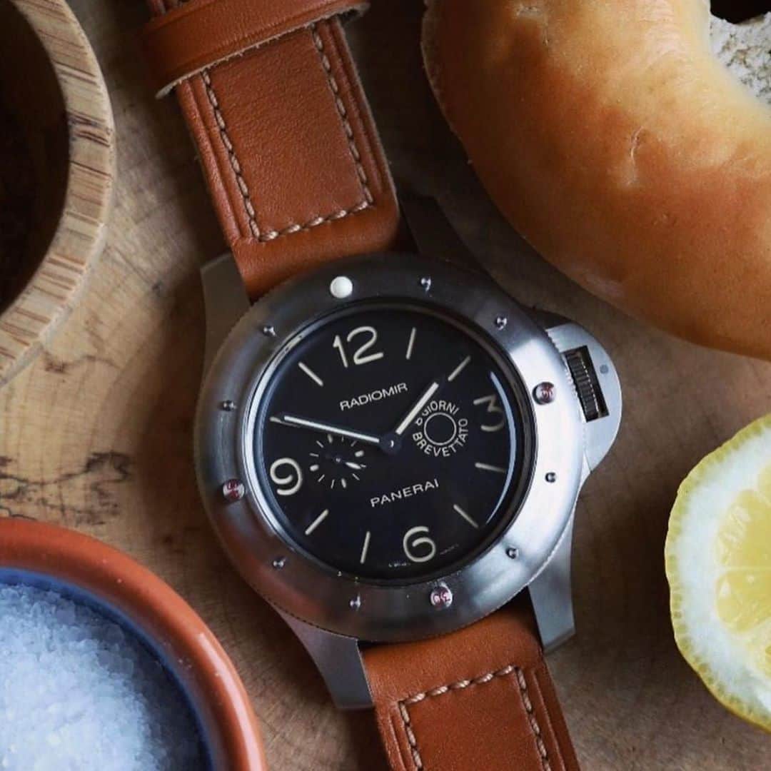 パネライのインスタグラム：「Got a wrist that can rock the #Panerai #PAM341 60mm Egiziano Radiomir?  The original version of this watch was developed for the Egyptian Navy. I know it’s a bit different because it’s a Radiomir with a crown guard but they were used on prototypes and the Patent was filed the same year as this release around 1956.  Pic by @vintagewatchshop #paneraicentral」