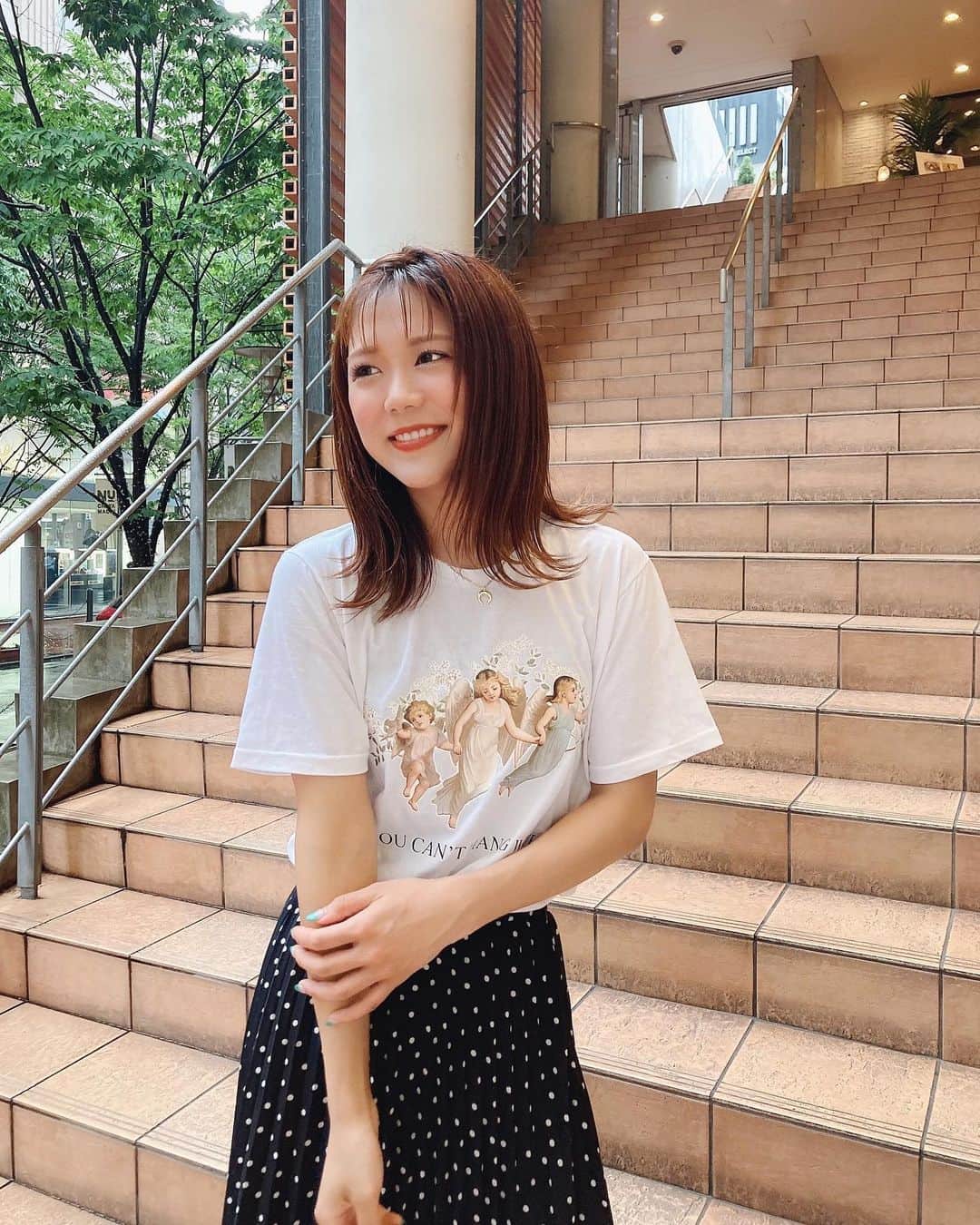 海江田麻貴さんのインスタグラム写真 - (海江田麻貴Instagram)「ㅤㅤㅤ  ㅤㅤㅤ この前久しぶりにあやねさんと会えて いっぱいお話できてめちゃくちゃ嬉しかった😍♥️♥️ ㅤㅤㅤ  ㅤㅤㅤ モデルスクール時代の先輩であり 女性として憧れの存在のあやねさん🥰 私もあやねさんみたいに芯を持ってつよく生きたい✊ 勝手に熱烈なファンさせてもうてます🤣💓💓💓 ㅤㅤㅤ  ㅤㅤㅤ がんばるぞおおおお✊✊✊ ㅤㅤㅤ  ㅤㅤㅤ  ㅤㅤㅤ #白tシャツ #白t #tシャツコーデ #ドットスカート #プリーツスカート #シースルーバング #外ハネヘア #外ハネミディアム #外ハネアレンジ #外ハネ #シースルー前髪 #韓国ファッション #韓国通販 #mevethestore #ヘルシーランチ #healtylife #healtylunch #vegetarian #大阪カフェ #大阪ランチ #micoameri #ミコアメリ #japanesegirl」6月18日 23時43分 - _makiii0924_