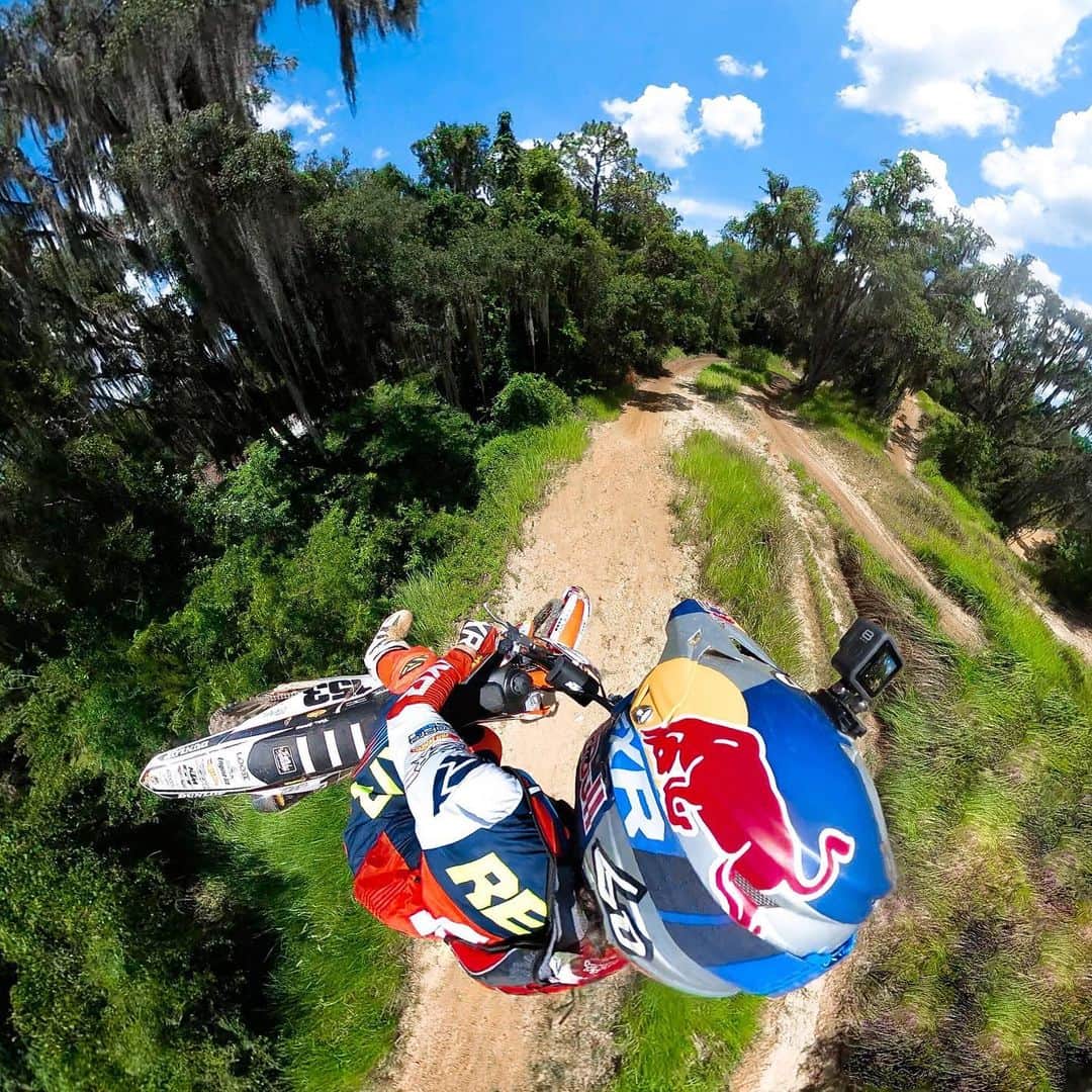 goproさんのインスタグラム写真 - (goproInstagram)「Photo of the Day: Getting sideways with #GoProAthlete @ronnie_renner, #GoProMAX, + #GoProHERO8 Black. Which #GoPro is your go-to? 👇 ⠀⠀⠀⠀⠀⠀⠀⠀⠀ #GoProMoto #MotoCross #Dirtbike」6月18日 23時49分 - gopro