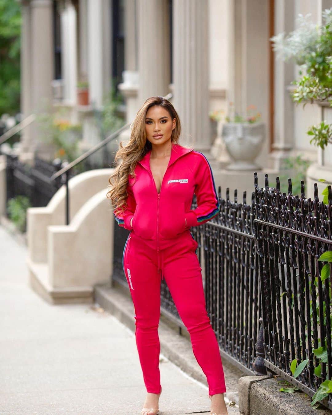 ダフネ・ジョイのインスタグラム：「“Spread love it’s the Brooklyn way” 💞 @rockstardenimusa」