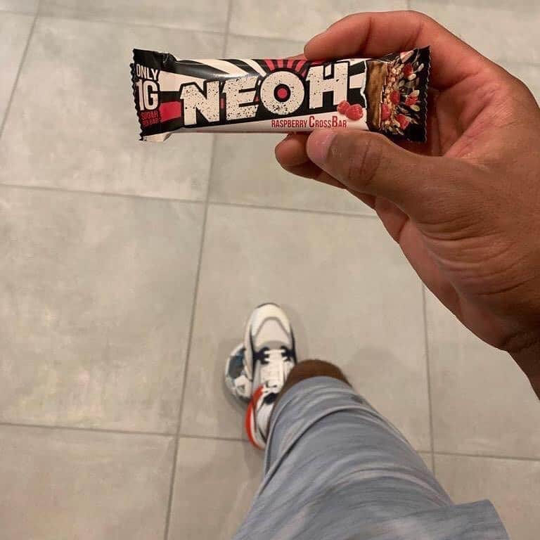 ヨナタン・ターのインスタグラム：「Ich bin neu in Team NEOH!  Mit #fightsugar setzt @neohworld ein wichtiges Statement, denn Zucker den Kampf anzusagen sollte zu jeder bewussten Ernährung gehören. Ich freue mich darüber, Teil dieses Teams zu sein und den Kampf gegen Zucker auch zu meiner Aufgabe zu machen! 💪🏾」