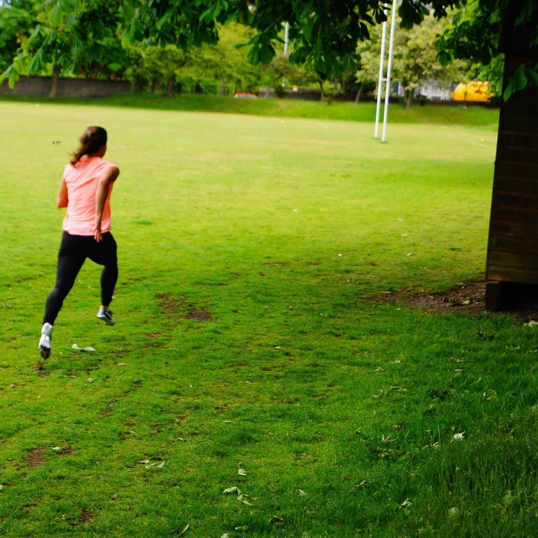 ゾーイ・クラークさんのインスタグラム写真 - (ゾーイ・クラークInstagram)「🌳🍃 #runnersofinstagram #runnergirl #girlswhorun #grasssprints #athlete #lockdowntraining #gettingstronger #gettingfitter #motivation #instafit #fitness #fitnessmotivation」6月19日 0時20分 - zoey.f.clark