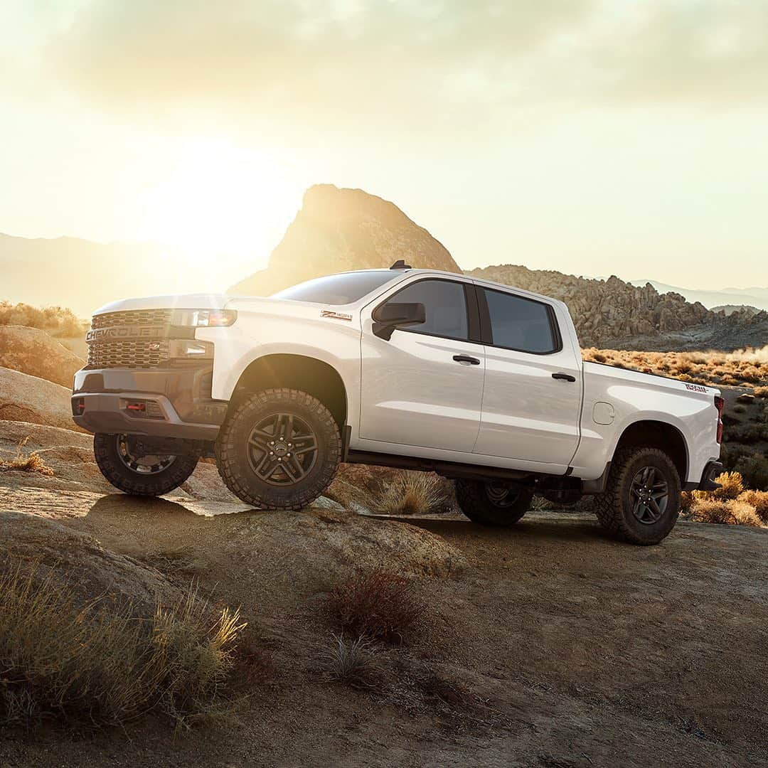シボレーのインスタグラム：「After a long winter season, it's time to get out and shine. #Silverado」