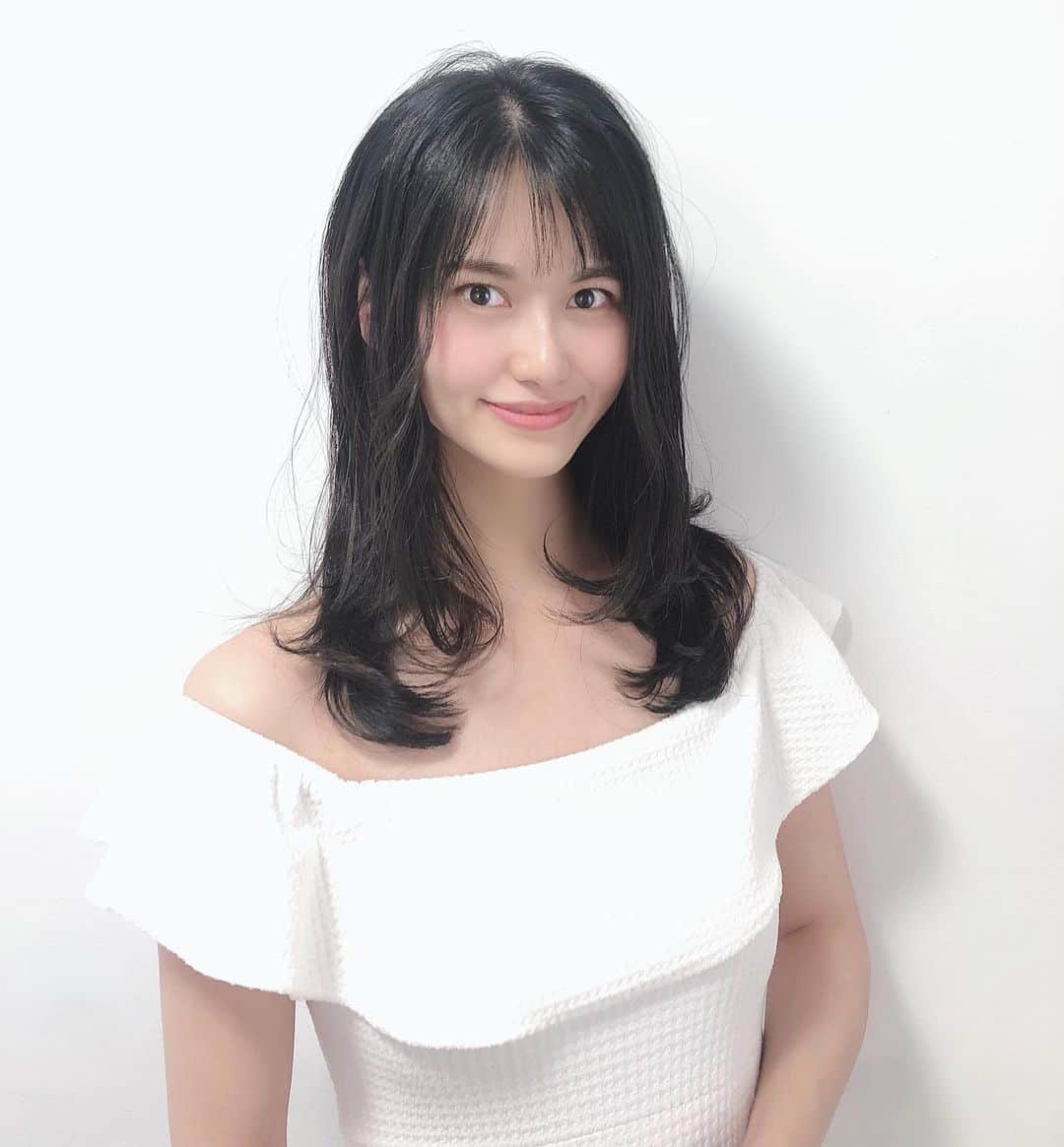 七尾エレナのインスタグラム：「やっと…カットできた🥺✨ 念願の…🥺💕 • 最後に美容室に行ったのは 息子が産まれる前...😭 産後すぐにコロナで自粛になり おうちから出られなくなったので 自分で前髪切ったりして凌いでた。 • 数年ぶりにご連絡を頂いて 今回担当してもらったのは air-GINZA centralの大浜さん @eikou.0601 ✨ • ベビーカーごと入れる個室を ご用意してくださったので 赤ちゃんを連れて トリートメント&カットをしてもらいました👶 コロナ対策もバッチリで すごく安心できた☺️✨ ありがとうございました✨ • #air #エアー #美容室 #airginzacentral #ヘアカット #ヘアスタイル #エアー銀座セントラル」