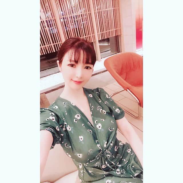 のインスタグラム：「最近グリーン好き💚 - ブルーとかグリーンって 色白効果あるよね✨✨ - @selectshop.agape  最近のお気に入りワンピ👗 - #ootd #fashion #🍀」