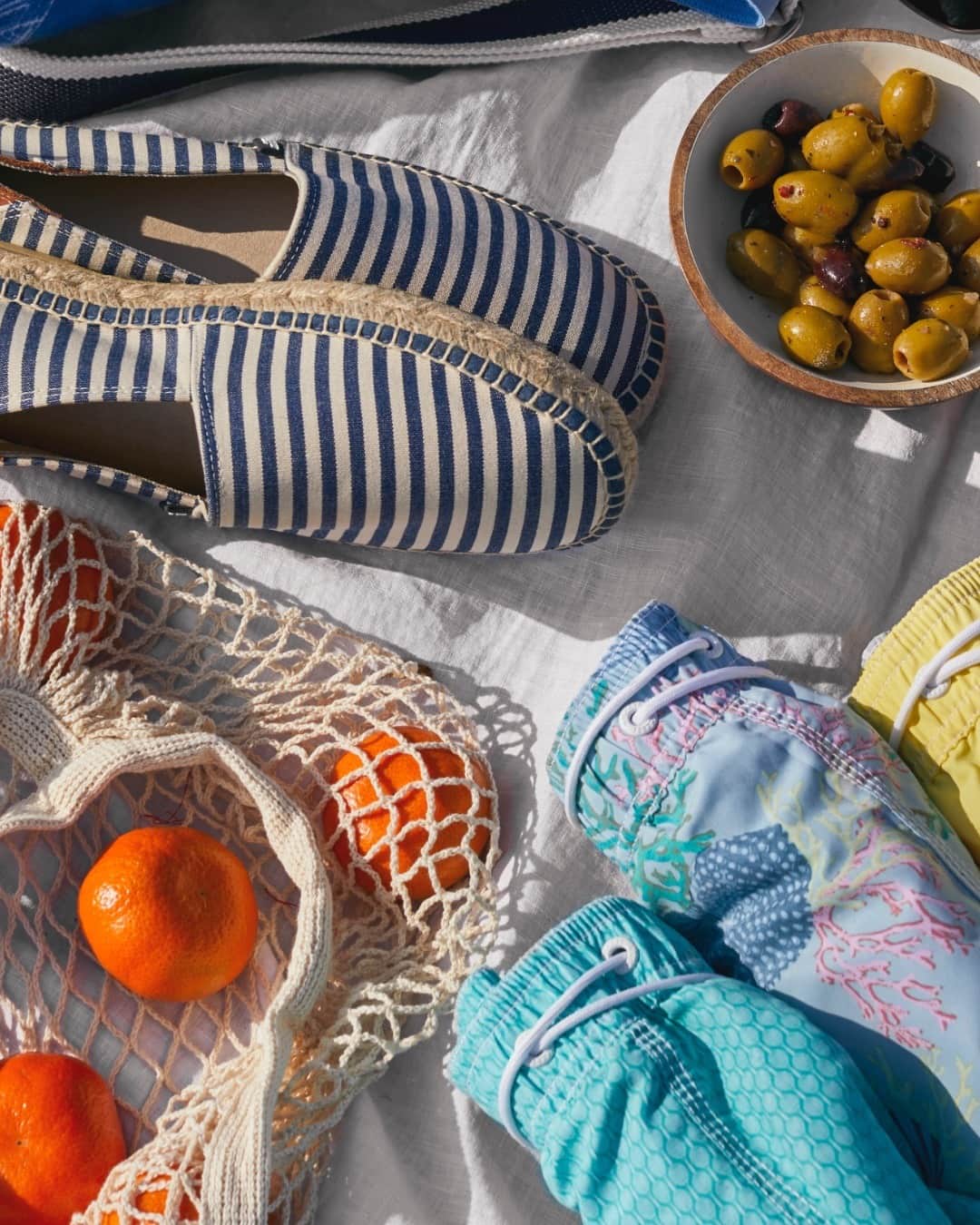 ハケットのインスタグラム：「Dream of long summer days ahead with a standout collection of warm weather must-haves. From swimming trunks to accessories, we’ve got you covered. #STAYHackett」