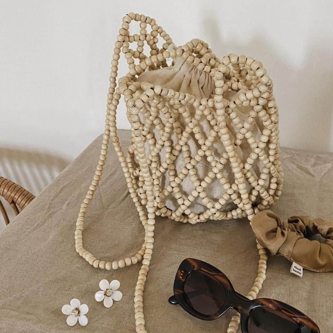 アクセサライズのインスタグラム：「This beaded beauty is the perfect size for your hand sanitiser 📷 @bubblyaquarius  Tap to shop or head to the link in our bio #Accessorize #Accessorizer」