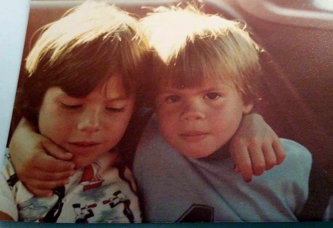 Queensrycheさんのインスタグラム写真 - (QueensrycheInstagram)「#tbt🔙📸 - Todd La Torre with his sister circa 1977...and yes, he was often asked if he was the boy on the TV show 'Eight Is Enough' 😉 #queensryche #throwbackthursday #toddlatorre #leadvocalist #singersongwriter #sistersforever #bestfriends #brotherandsisterlove #eightisenough #nicholasbradford #adamrich #familyiseverything #memoriesforlife #love #buddies #beautifulperson #family」6月19日 1時30分 - queensrycheofficial
