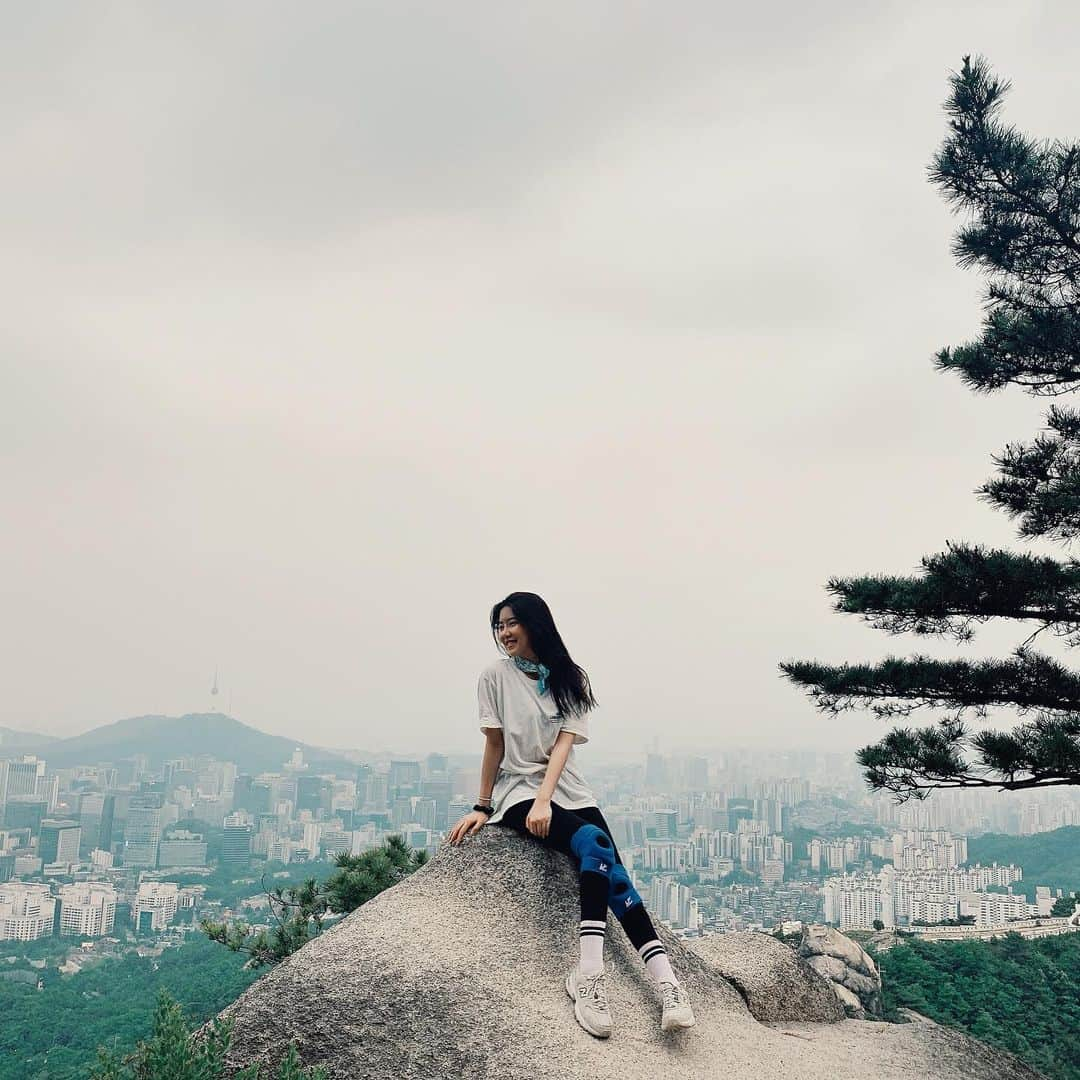 ダイン さんのインスタグラム写真 - (ダイン Instagram)「인왕산에는 왜 호랑이만 많이 살았는지 너무 알겠더라. 그래 호랑아 너만 많이 살아랏🐯#무릎보호대필수」6月19日 1時46分 - dainssong