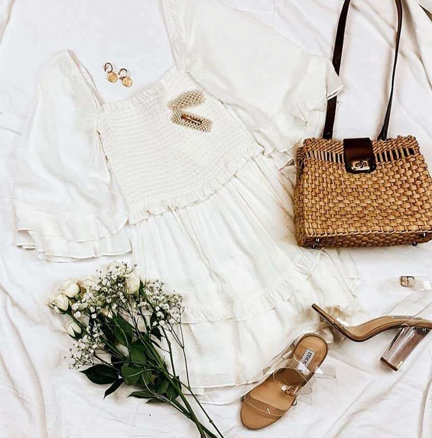 ブルーライフのインスタグラム：「a little white dress 🤍 one of our all time summer favorites 💫 #shopplanetblue」
