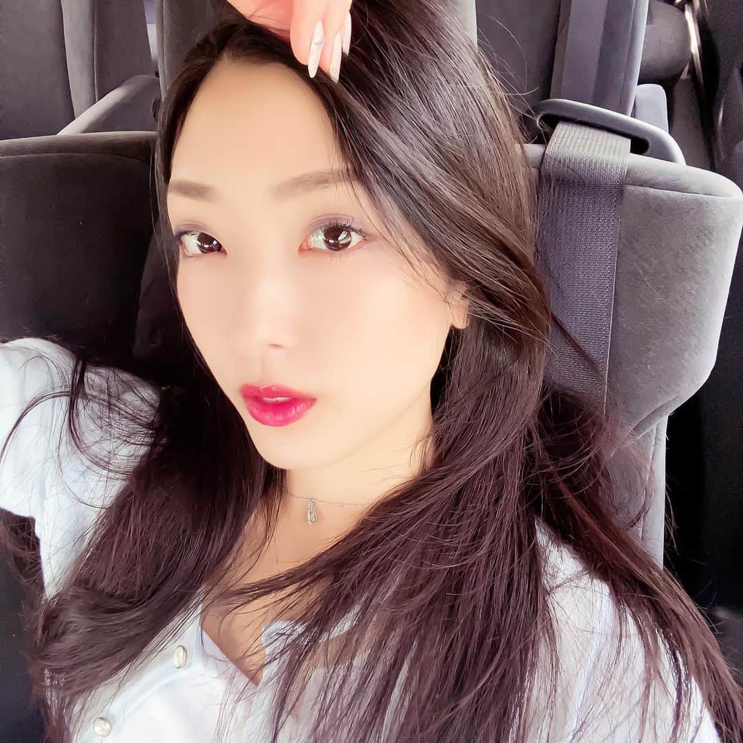 砂田早紀のインスタグラム：「少しずつみんなと会えるようになってきて、嬉しいな。  夕日が綺麗な日。 日本って素晴らしい。 やっぱり日本好き。美しい。  #japan」