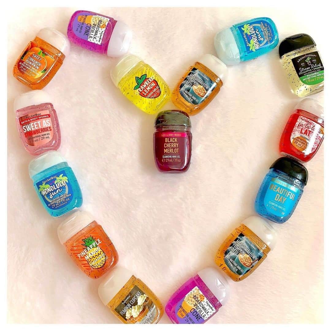 Bath & Body Worksさんのインスタグラム写真 - (Bath & Body WorksInstagram)「Spread ❤️, not germs! Tell us which PocketBac you're loving in the comments👇」6月19日 1時55分 - bathandbodyworks