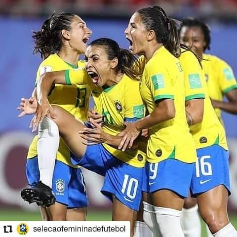 サッカー ブラジル代表チームさんのインスタグラム写真 - (サッカー ブラジル代表チームInstagram)「Dia de celebrar um dos maiores feitos da Rainha Marta!  #Repost @selecaofemininadefutebol • • • • • • Um dia para a história! Há 1 ano, a Rainha Marta escrevia mais um capítulo de sua grandiosa trajetória com a #SeleçãoFeminina.  Contra a Itália, ela marcou seu 17º gol em Copas do Mundo, se tornando assim a maior artilheira da competição. Merece ser relembrado para sempre!  Fotos: CBF」6月19日 2時03分 - cbf_futebol