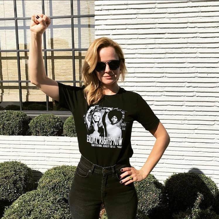 ミーナ・スヴァーリのインスタグラム：「It took so much for me to arrive at the point where I asked my gf Nola to take this pic of me. It was the first time where I chose to step out of my comfort zone to stand tall and communicate that in which I believed. It was the first time that I gave credence to the fighter, the activist, within.  I wanted to fight for justice.  I wanted to fight for unity.  I wanted to fight for love.  I wanted to fight for those that couldn’t.  But with such terror and tremendous insecurity, knowing that I was new to this role and felt so unsure, I drew my fingers into my palm and raised my fist. I was so initially nervous to even wear this shirt the day that I did, because I could feel every single eye on me wondering why I was wearing it.  Why was I making a stand?  Why would I ever question a system already in place?  Why was I so “angry”? And in the moment that I took a deep breath and posted it, it received it’s first comment: “Show us your tits”. And there it was, as clear as day, the reason why I had become so small and so fearful.  In any moment that I would stand tall as a woman, I would be shut down, so easily stuffed into whatever category someone needed to quickly and easily put me in.  I was always too much and needed to just stay “pretty”. It’s easier to keep divided when you objectify.  I share this because I want you to see how, no matter what, we must push through.  Instead of choosing to allow my spirit to be so reduced, I chose to stand even more firm.  And I chose to find my new family; individuals that fearlessly lead and inspire.  I feel so grateful to have such incredible souls around me that keep teaching me and helping me feel that change is possible.  Don’t ever allow yourself to give up.  Don’t ever feel like your voice doesn’t matter or that you can’t create change by being just “one”. Don’t ever let anyone make you feel that you need to shine any less brightly than you do.  When you’re heart is open and you lead with a compassionate and awakened mind, anything is possible.  The world needs every single enlightened mind it can get.  Keep fighting for truth, for justice, for consciousness, for love, for unity, for peace.  Never. Stop.✊🏻 #I❤️U」