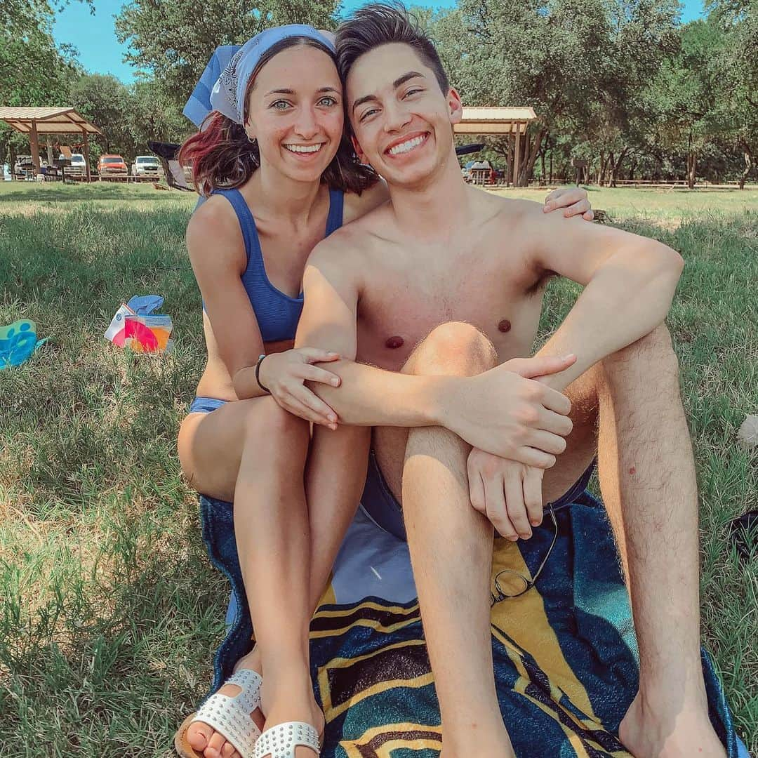 Brooklyn and Baileyさんのインスタグラム写真 - (Brooklyn and BaileyInstagram)「Take me back to the lake😍」6月19日 7時42分 - brooklynandbailey