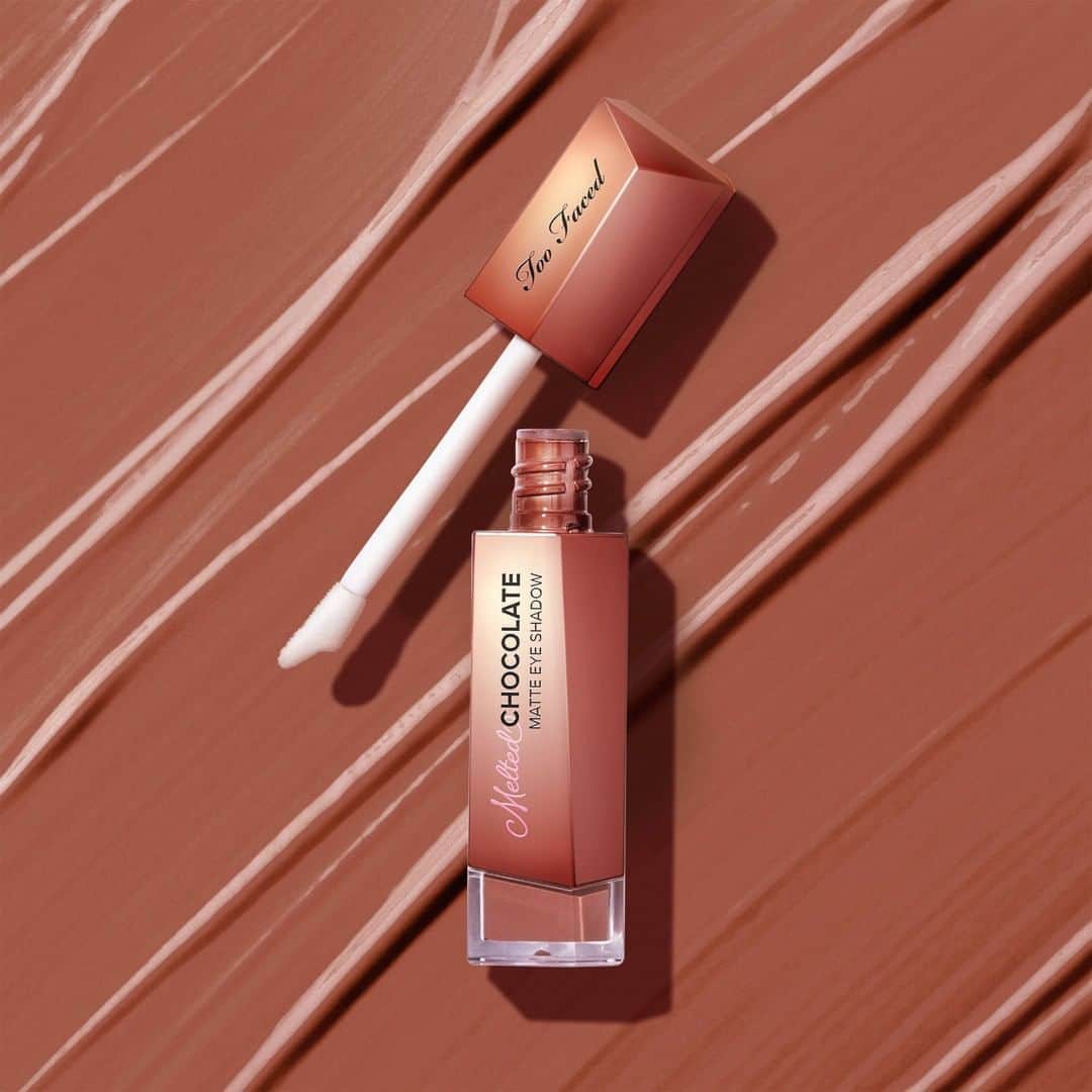Too Facedさんのインスタグラム写真 - (Too FacedInstagram)「Matte is where it's at 🔥 Get ready to bring the HEAT to your summer glam with our Melted Chocolate Liquid Matte Eye Shadows. 🍫 Shade shown: Amaretto #getmelted #toofaced」6月19日 2時16分 - toofaced