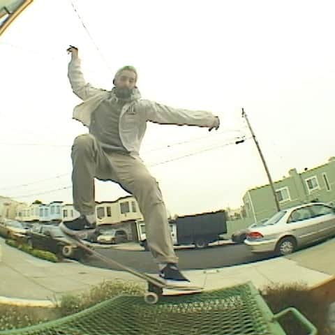 スラッシャーのインスタグラム：「🌉 @greg_demartini for @atlasskateboarding 🛹  New part playing on all Thrasher channels 📡」