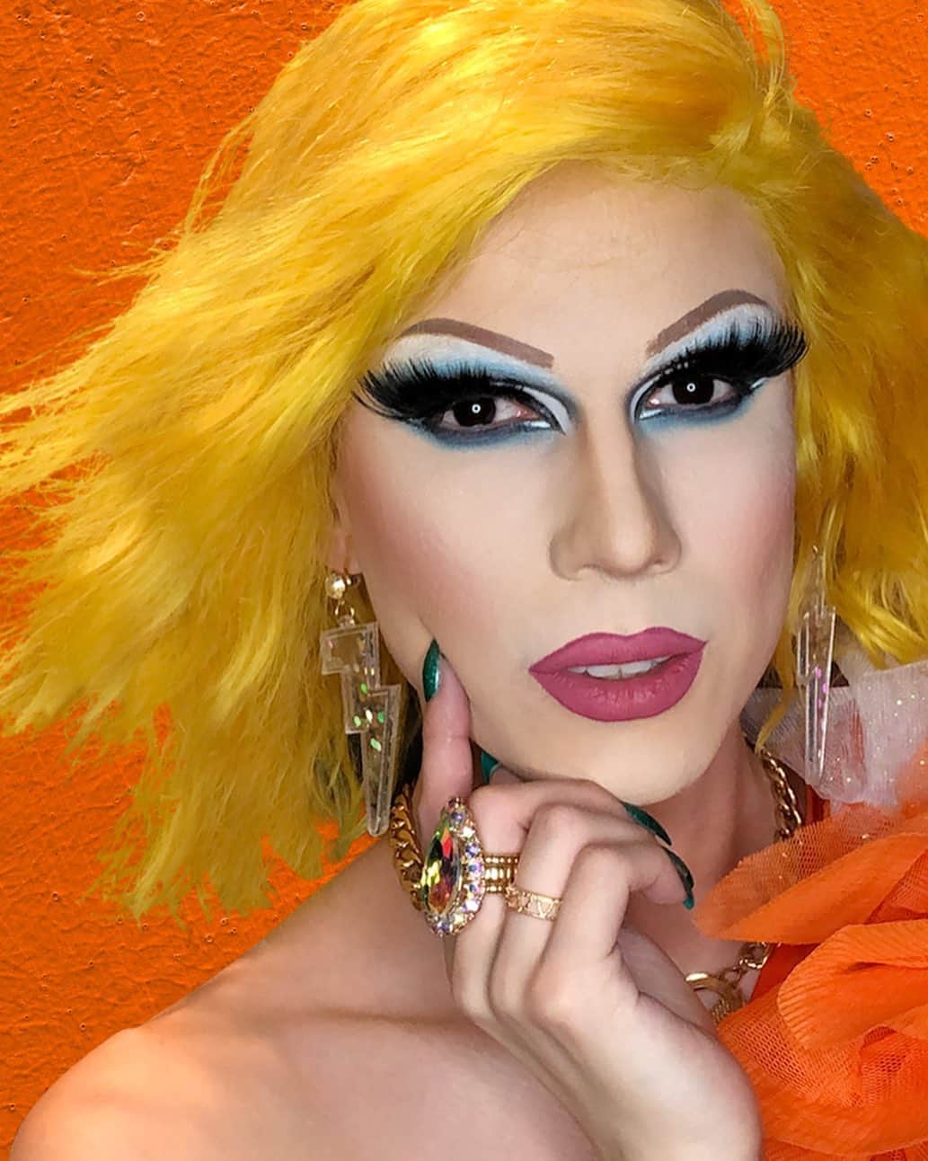 Smashboxのインスタグラム：「We're proud to have​ @itsannedromeda in the #SmashboxSpotlight 🔦:⁣ ⁣ "I'm celebrating Pride 2020 the same way I do every year - being proud of who I am and thankful for those who came before and paved the way for us to live the way we want.... I'll be spending it at home with my husband, 3 cats and dog and playing with makeup!”​ ⁣ ⁣ #Pride2020 💜💙💚💛🧡❤️🤍🤎🖤」