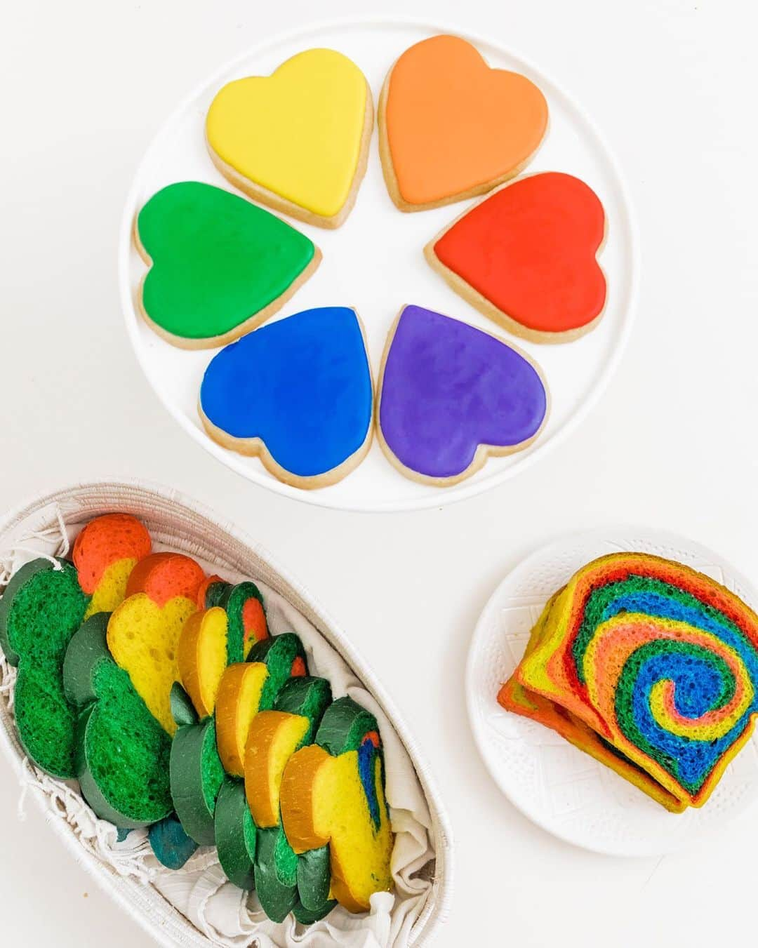 The Little Marketさんのインスタグラム写真 - (The Little MarketInstagram)「Just in: Rainbow Frosted Cookies! We recently added these fun cookies to our Homeboy Bakery menu for delivery in Los Angeles. You can order them as a box of a half dozen, a dozen, or bundle them with our other favorite rainbow treats in the Full of Pride Box. Link in bio to shop and send to a friend. ❤️🧡💛💚💙💜」6月19日 3時02分 - thelittlemarket